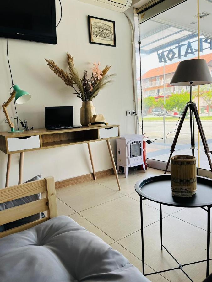 Platon Hotel Néoi Póroi Buitenkant foto